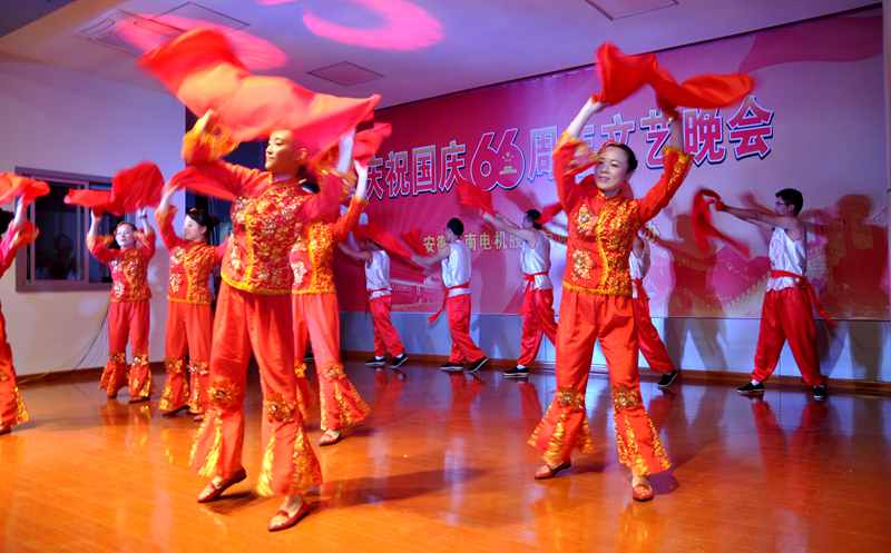 好色先生视频污電機慶國慶66周年晚會-舞蹈-好日子 好色先生视频污(nán)電機慶國慶66周年(nián)晚會-舞蹈-好日子