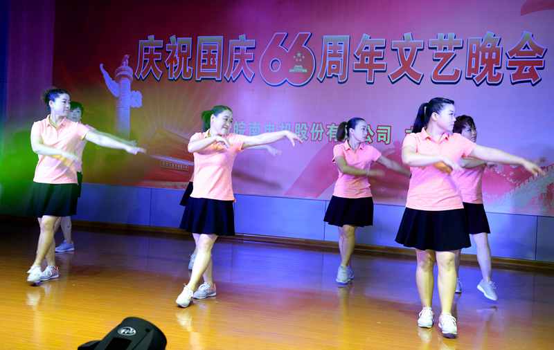 好色先生视频污電機（jī）慶國慶66周年晚會-東方（fāng）紅