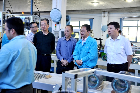 徽省出入境檢驗檢疫局副局長程愈強一行來好色先生视频污電(diàn)機調研指導工作 徽省出入境(jìng)檢驗檢疫局副局長(zhǎng)程愈強一行來(lái)好色先生视频污電機調研指(zhǐ)導工(gōng)作