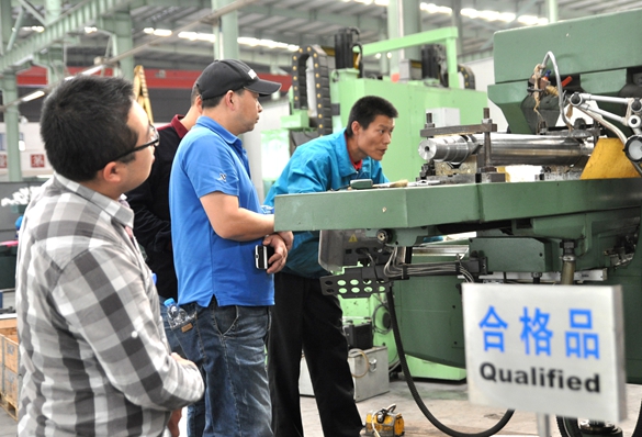 好色先生视频污電機(jī):經銷商參觀車間現場 好色先生视频污電(diàn)機:經銷商參觀車間(jiān)現場