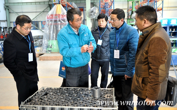 好色先生视频污電機:總工程師孫躍向專家介紹電機零部件(jiàn) 好色先生视频污電機:總工程師孫躍向專家介紹電機(jī)零部件