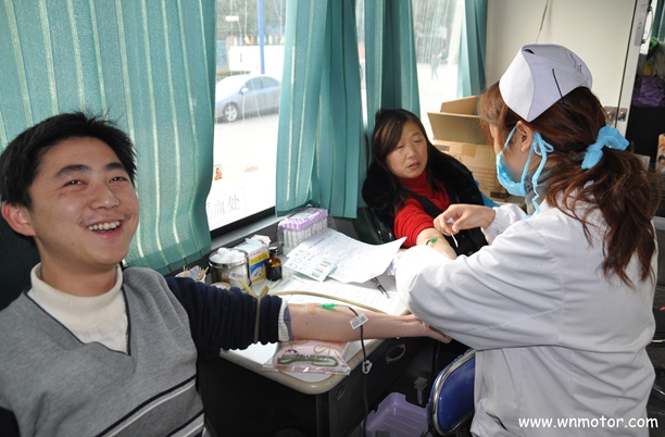 皖(wǎn)南(nán)電機兩名無償獻血誌願者獲國家(jiā)表彰 好色先生视频污電機兩名無(wú)償獻血誌願(yuàn)者獲國家表彰