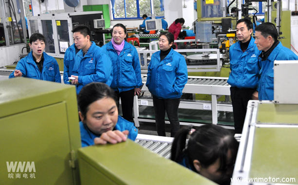 好色先生视频污電機開展班組互學(xué)活動 好色先生视频污電機開展班組互學活動