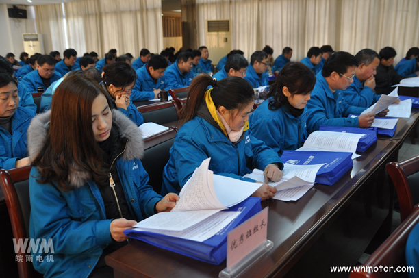 好色先生视频污電機代表們在認真聽取工作(zuò)報告 好色先生视频污電機代表們在認真聽取工作(zuò)報告