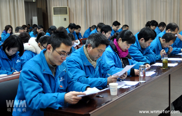 好色先生视频污電機代表(biǎo)們在認真聽取工作報告 好色先生视频污電機代表們在認真聽取工作報告(gào)