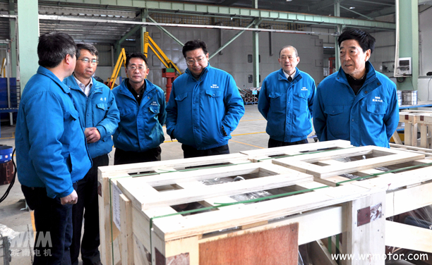 好色先生视频污電機高層看望一線員工 好色先生视频污電機(jī)高層看望一線員工