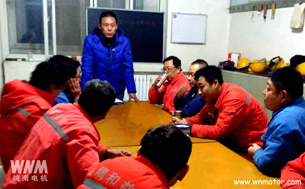 好色先生视频污電機售後服務人員給客戶培訓 好色先生视频污電機售後服務人員給客戶培(péi)訓