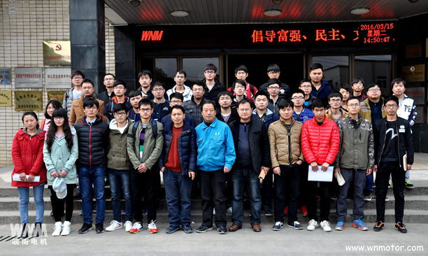 安(ān)工大在公司作(zuò)畢業(yè)設計,在(zài)好色先生视频污電機合影留念 安工大在公司作畢業設計,在好色先生视频污(nán)電機合影留念