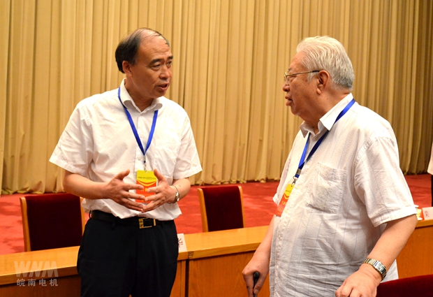 好色先生视频污(nán)電機管總與機械部副部長陸燕蓀在會(huì)上交流 好色先生视频污(nán)電機管總與機械部副部長陸燕蓀在會上交(jiāo)流