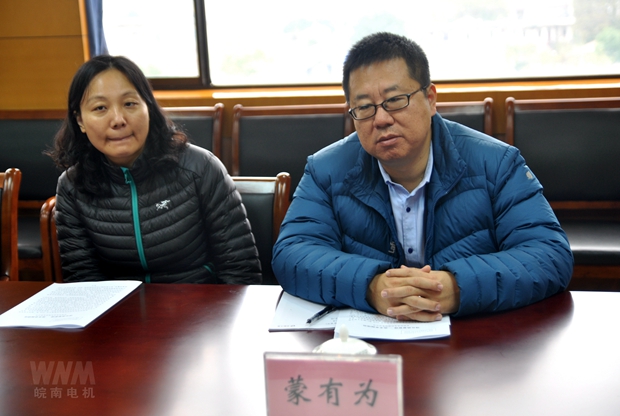 考核組(zǔ)組長蒙有為在聽取公司質量工(gōng)作情況(kuàng)介紹 考核組組長蒙有為在(zài)聽(tīng)取公司質量(liàng)工作情況(kuàng)介紹