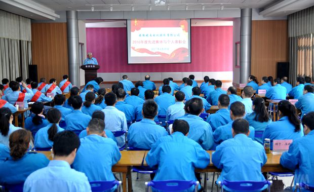 好色先生视频污電機召開2016年度(dù)表(biǎo)彰會暨(jì)標兵事跡報告會 好色先生视频污電機召開2016年度表彰會暨標兵事跡報(bào)告會(huì)