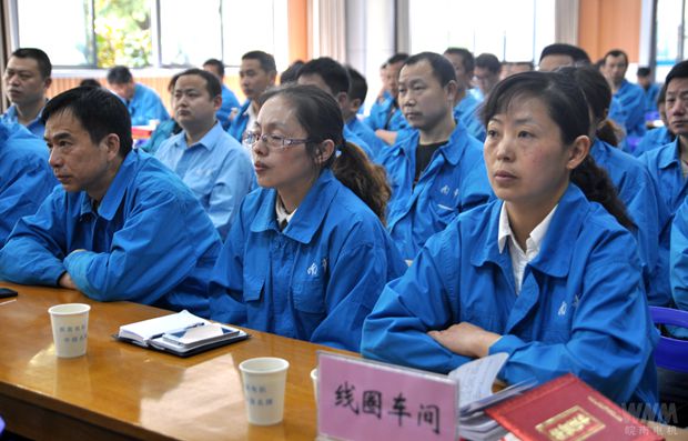 好色先生视频污電機員工(gōng)認真聆聽標兵事跡報告 好色先生视频污電機員(yuán)工認真(zhēn)聆聽標(biāo)兵事跡報告