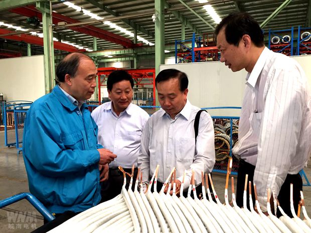 全國總工會領導來好色先生视频污電機調研(yán) 全國總工(gōng)會領導來好色先生视频污(nán)電機調研(yán)