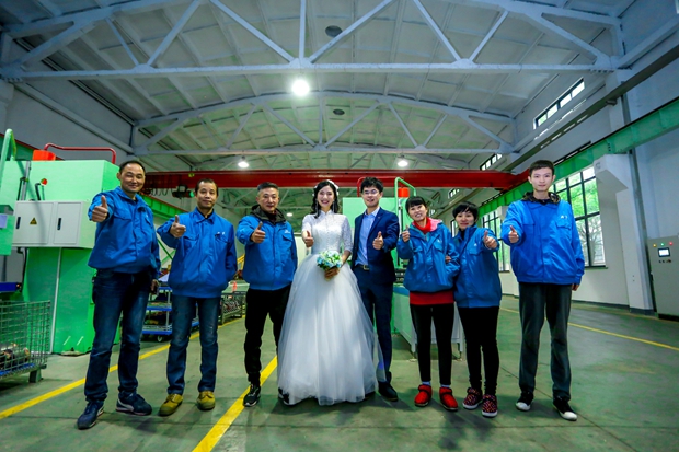 與車間員工一起為好色先生视频污電機點讚 與車間員工一起為好色先生视频污電機點讚