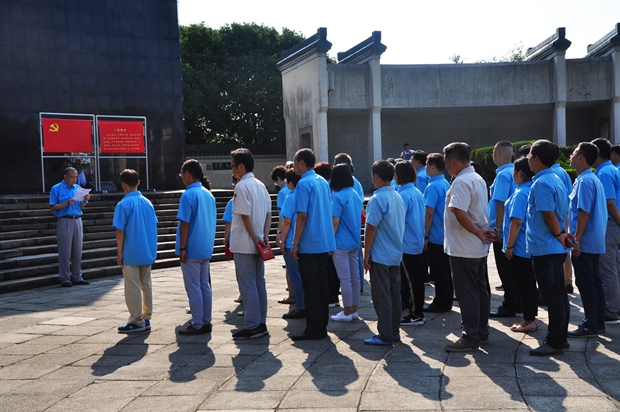 好色先生视频污電機(jī)黨委書記管兵在(zài)作講話 好色先生视频污電機黨委書記管兵在作講話