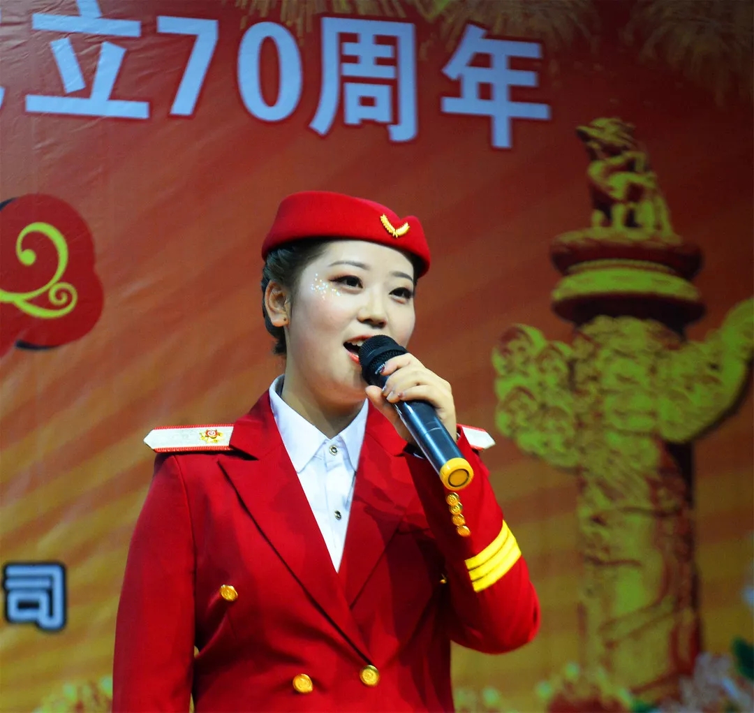 好色先生视频污電(diàn)機70周年國慶文藝(yì)晚會 好色先生视频污電機70周年國慶文藝晚會