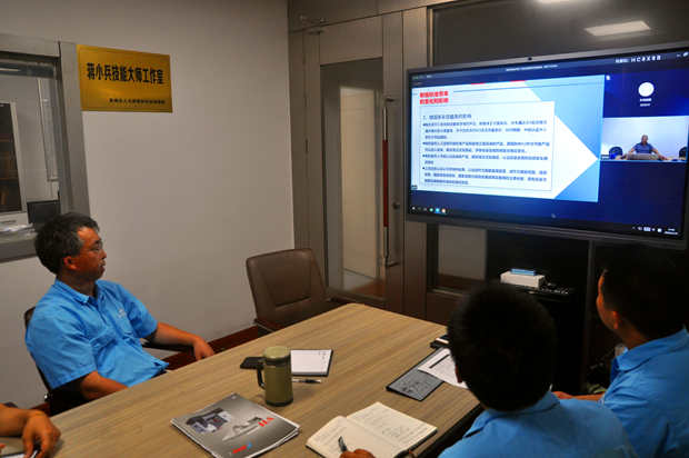 孫躍應(yīng)邀參(cān)加高(gāo)效電機(jī)技術推廣交流會 孫(sūn)躍應邀參加高效電機(jī)技術推廣(guǎng)交流會