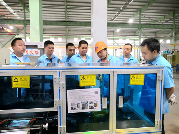 圖為電氣公司正在開展現場培訓 圖為電氣公司正在開展現場培訓