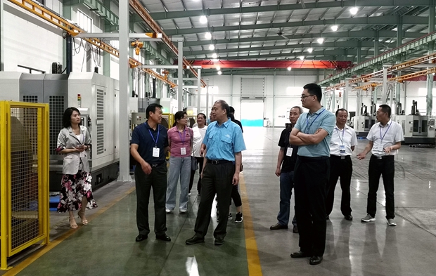 全椒(jiāo)縣政協副主(zhǔ)席(xí)薑誌山帶(dài)領該縣政協考察團來我(wǒ)公司參觀考察(chá)。 全椒縣政(zhèng)協副主(zhǔ)席薑誌山帶領該縣政協考(kǎo)察團來我公司參觀考察。