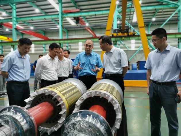 圖為省政協副主席韓軍在威能電機(jī)調研 圖為省政協副主席韓軍在威能電機調研