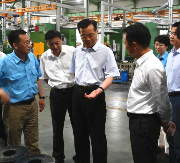 圖為省政協副主席韓軍在(zài)好色先生视频污電氣調研 圖為(wéi)省(shěng)政協副主席韓軍(jun1)在(zài)好色先生视频污電氣調研