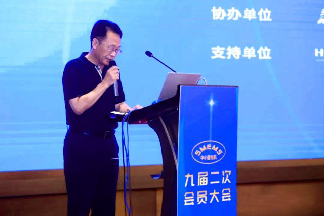 陳學鋒向大會宣讀“九屆二次會員大會會議紀要” 陳(chén)學鋒向大會宣讀“九屆二次會員大會會議紀要”