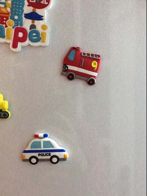 實物都比圖片還漂亮，買了好多個 冰（bīng）箱貼顏色鮮豔 手感光滑柔軟 給兒子玩，兒子特別喜歡。